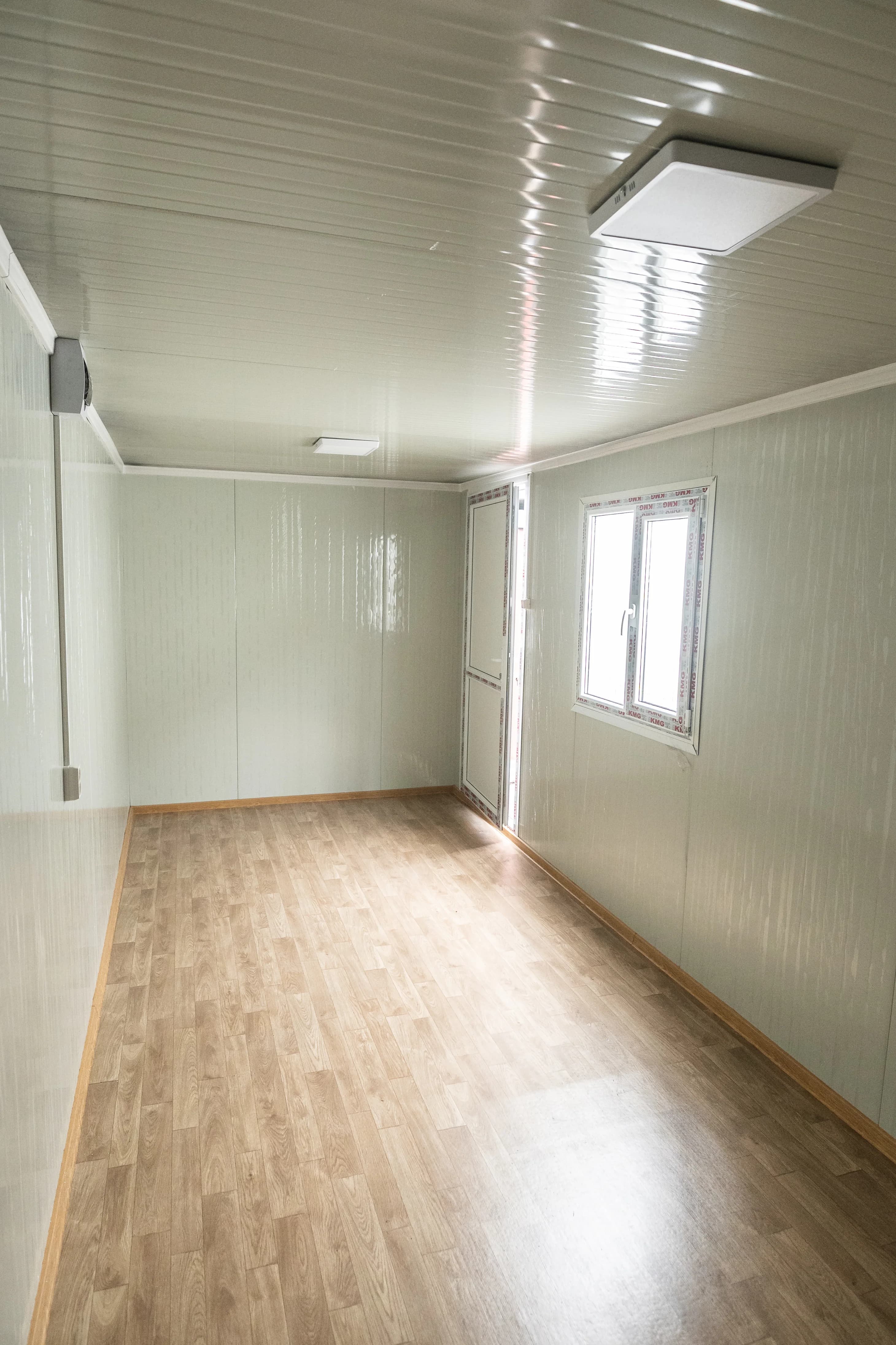 Container modular standard — vedere frontală